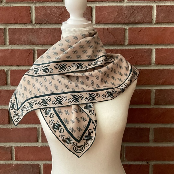 Vintage Jaeger Silk Geometric Print Beige Black Scarf 25”x26” Made in Italy - Picture 5 of 11